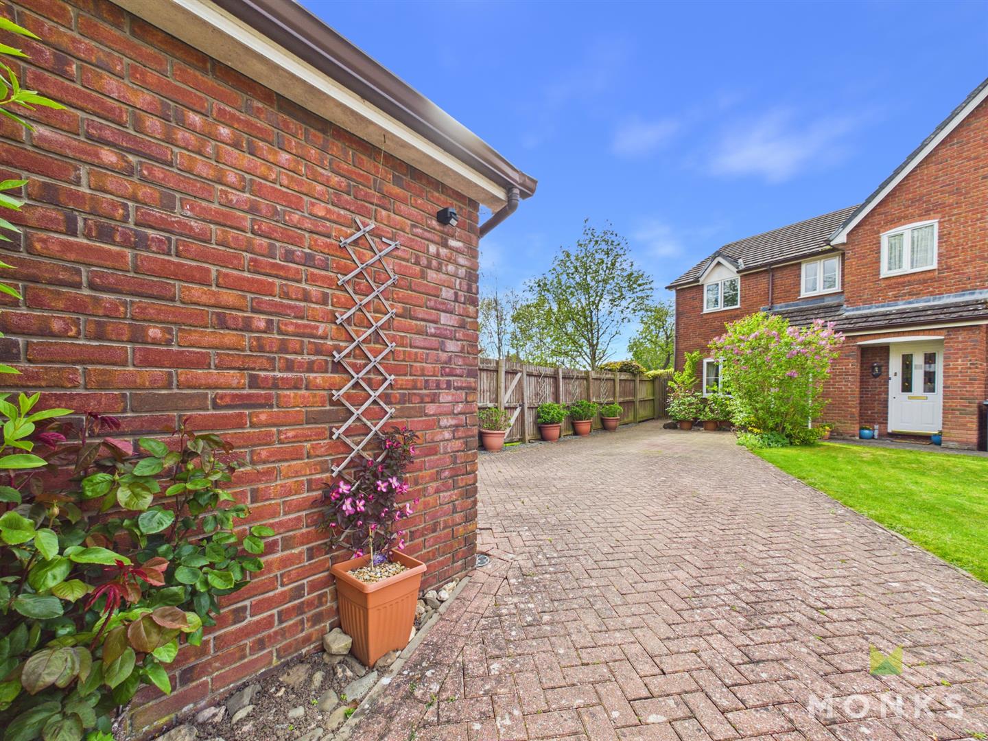 12 Border Close, Oswestry, SY11 2TT For Sale